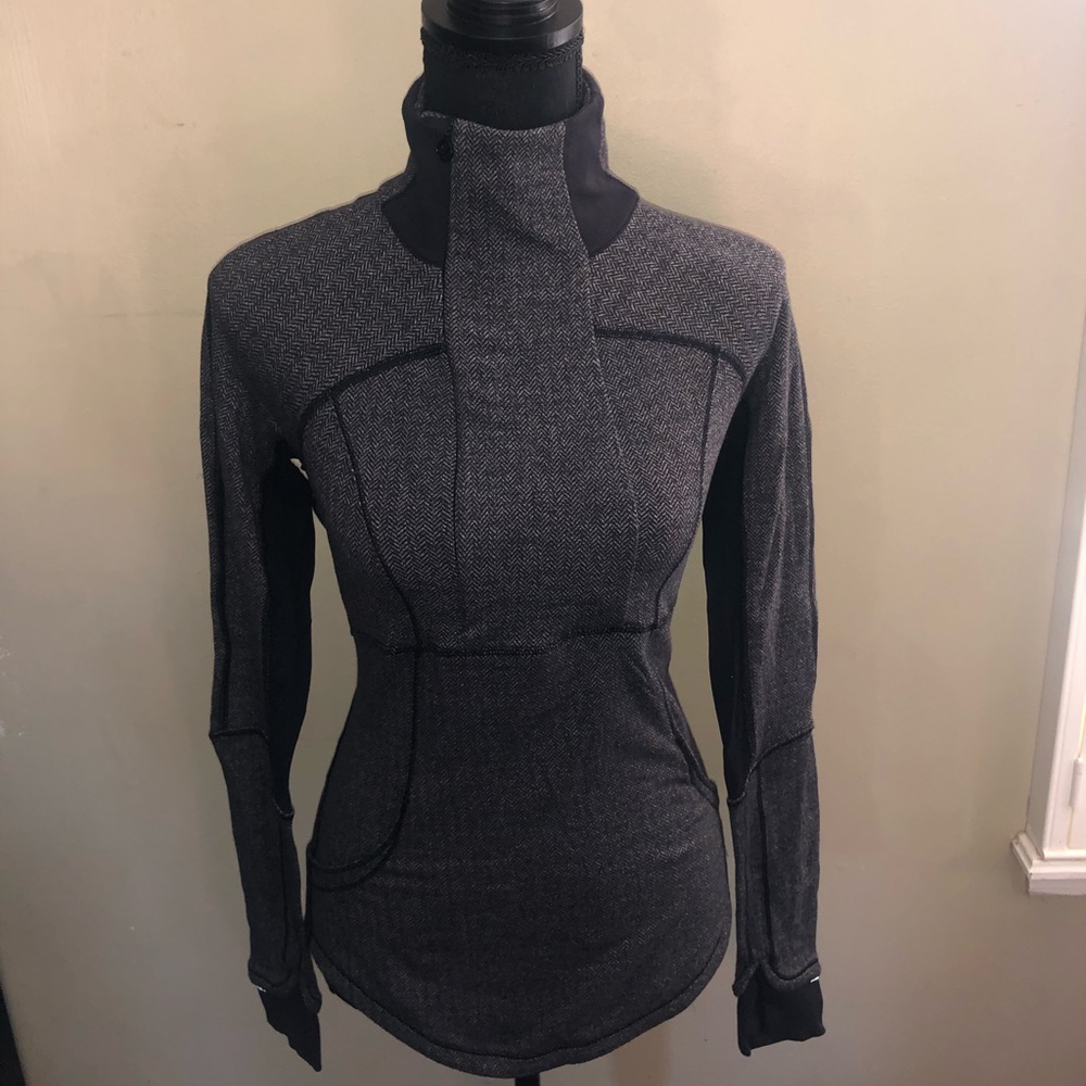 Lululemon Grey Herringbone Base Runner 1/2 Zip Pullover Jacket Size 4 like new